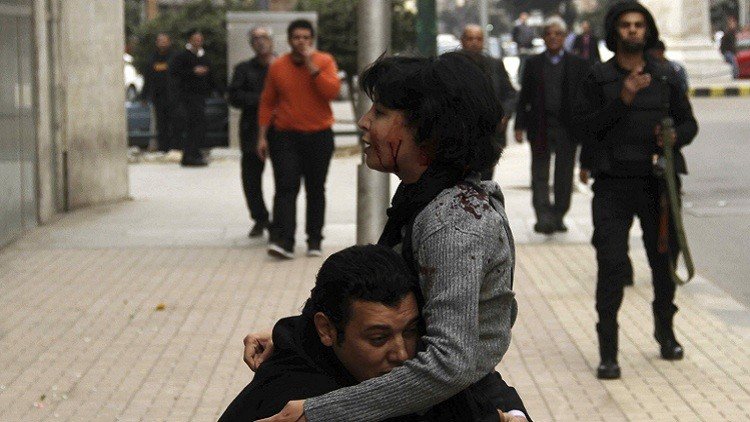 وقفة احتجاجية نسوية بالقاهرة تطالب بالتحقيق في مقتل ناشطة 
