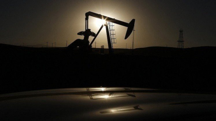 نقابات أمريكية تدعو إلى الإضراب في منشآت النفط   