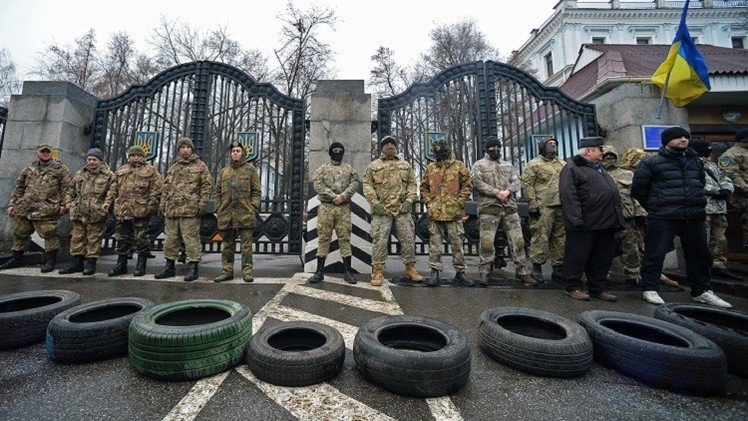 كتيبة "آيدار" تواصل محاولات اقتحام وزارة الدفاع الأوكرانية