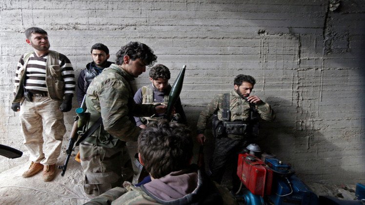مسلحون من المعارضة السورية يقولون إنهم يحتجزون مقاتلا إيرانيا 