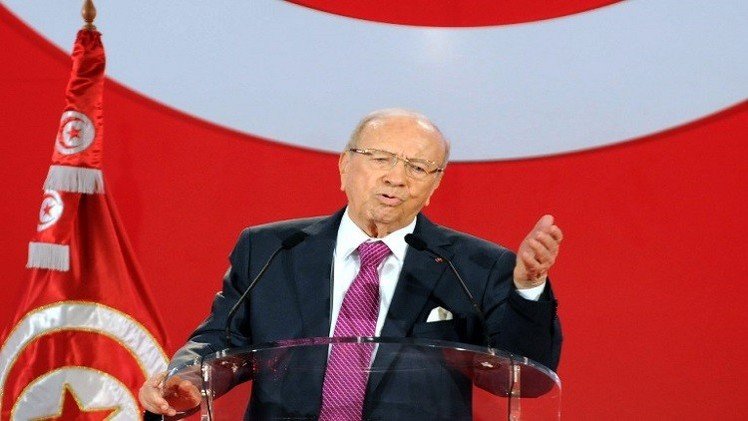 السبسي:  بن علي يمكنه العودة إلى تونس عبر القضاء
