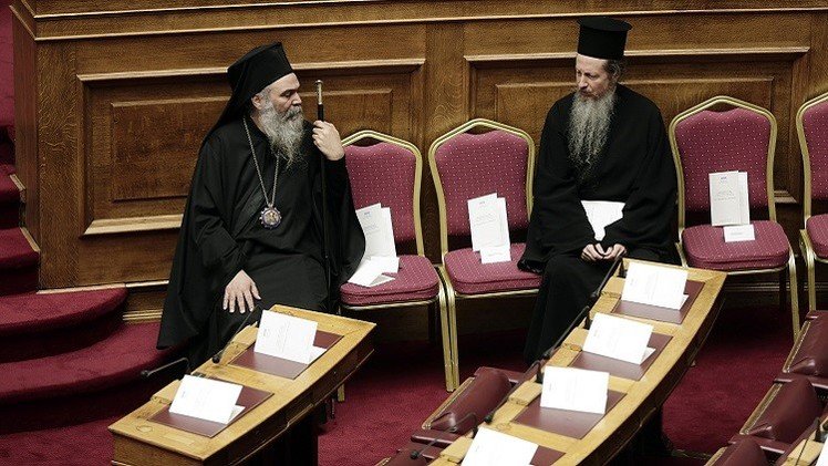 نواب البرلمان اليوناني يؤدون اليمين الدستورية  