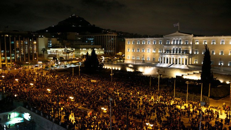 الآلاف يتظاهرون في أثينا دعما لرفض الحكومة إجراءات التقشف (فيديو)