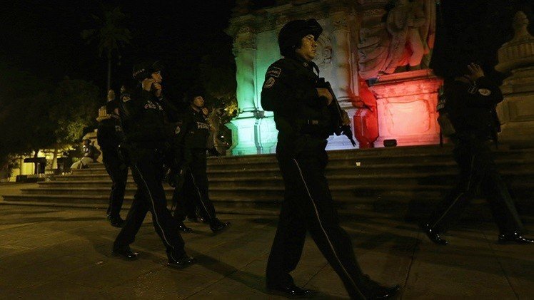 المكسيك.. متظاهرون يقتحمون مقر برلمان محلي احتجاجا على مقتل 43 طالبا (فيديو)