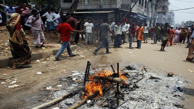 بنغلادش.. 9 قتلى بينهم طفلان بإلقاء قنابل حارقة على حافلة وشاحنة