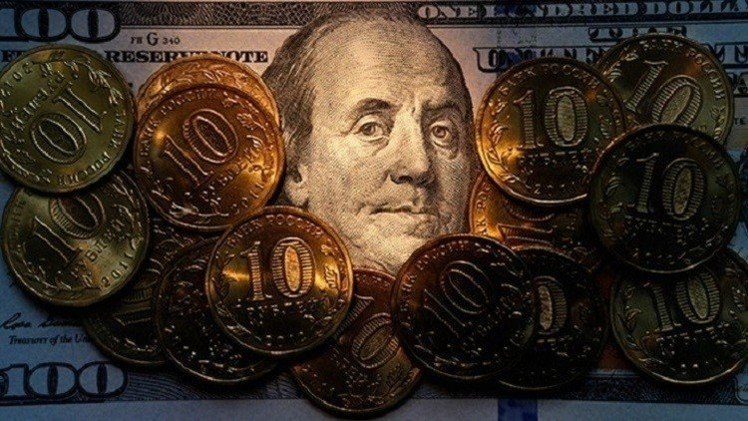 الروبل يتراجع بعد ارتفاع دام ثلاث جلسات 