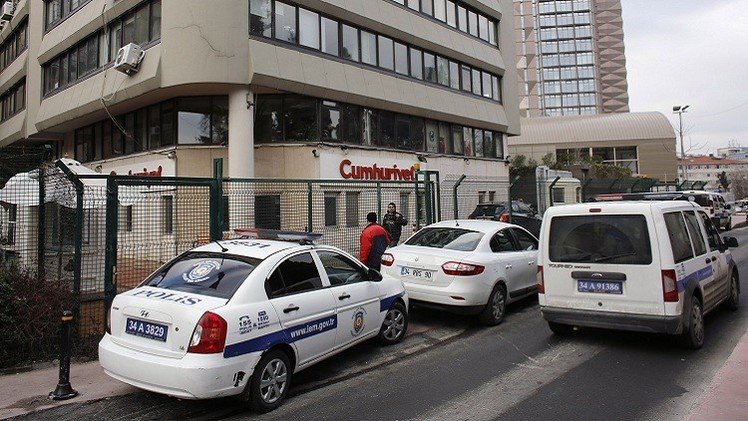حبس 17 شرطيا تركيا في قضية التنصت