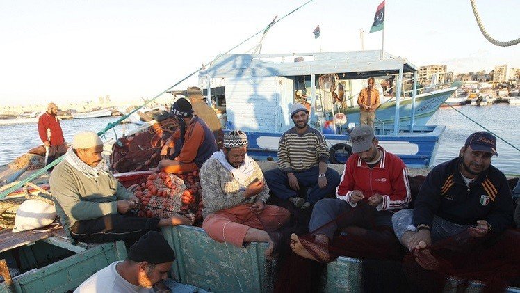 الإفراج عن 21 صيادا مصريا كانوا محتجزين بليبيا
