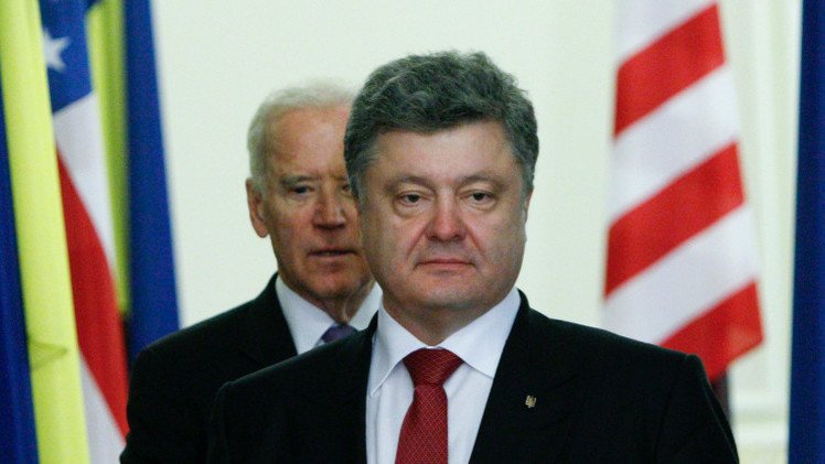 بوروشينكو يدعو واشنطن إلى تزويد أوكرانيا بالسلاح
