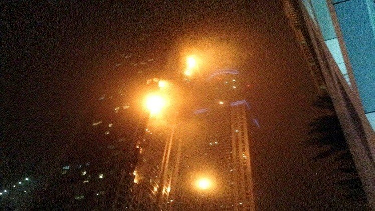 مقتل 10 أشخاص وإصابة 8 آخرين في حريق أحد أبراج دبي (فيديو)