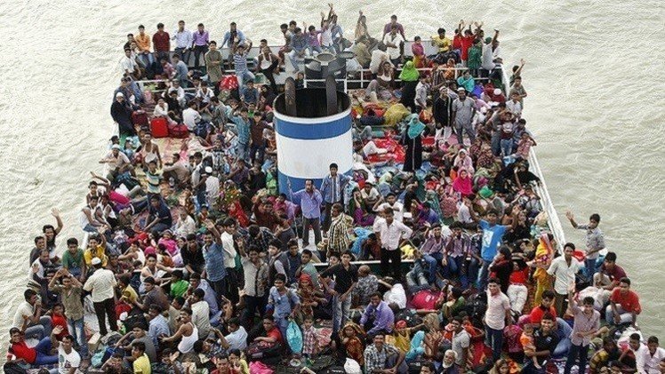 بنغلادش.. ارتفاع حصيلة القتلى في غرق عبارة إلى 65 