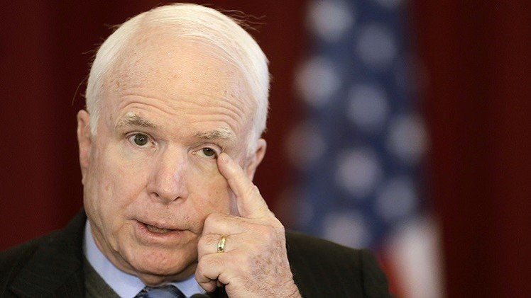  قلب جون ماكين "يتمزق" بسبب تردد واشنطن في تزويد أوكرانيا بالسلاح