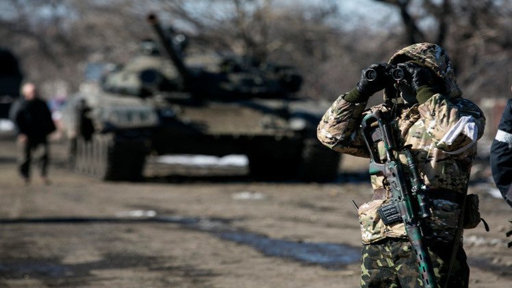 القوات الأوكرانية ترفض سحب الأسلحة الثقيلة قبل الوقف التام لإطلاق النار 