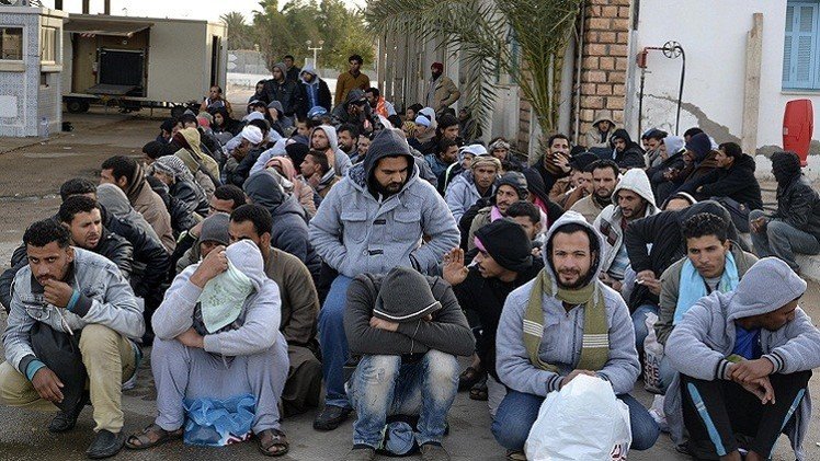 تونس.. إجلاء 564 مصريا فارين من المعارك في ليبيا