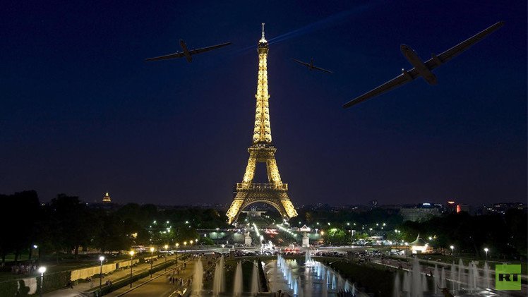 طائرات مجهولة من دون طيار تحلق فوق باريس