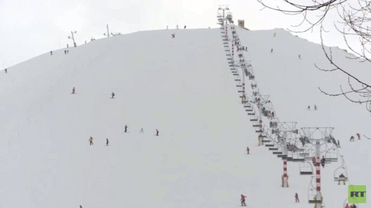 ثلوج لبنان تستقطب هواة التزلج