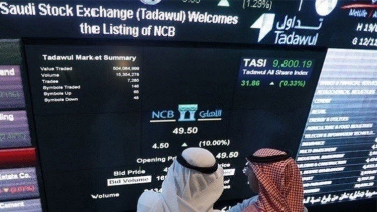الأسواق الخليجية تتباين بفعل بيانات وتوزيعات أرباح  