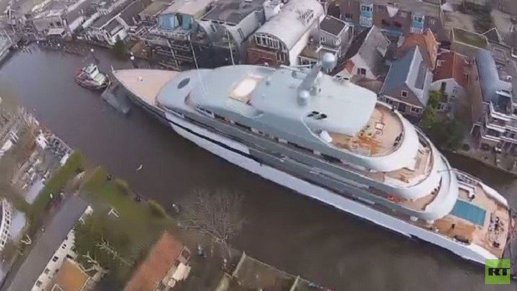 بالفيديو من هولندا.. لقطات لأكبر وأفخم يخت في العالم