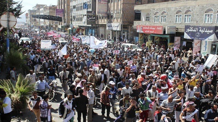 قتلى وجرحى في تفريق الحوثيين لمظاهرة مناهضة لهم في اليمن