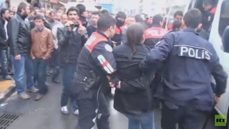 بالفيديو.. اعتقال عشرات المتظاهرين جنوب شرقي تركيا