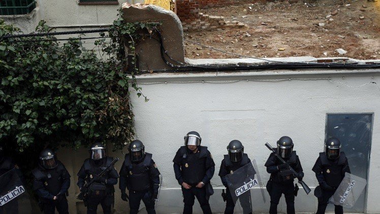 الشرطة الإسبانية تعتقل شخصين مشتبه بتدبيرهما  أعمالا إرهابية (فيديو)