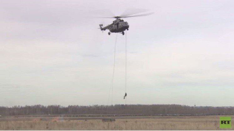 قوات الصاعقة تحيي ذكرى انتصار الجيش الأحمر في الحرب العالمية الثانية (فيديو)