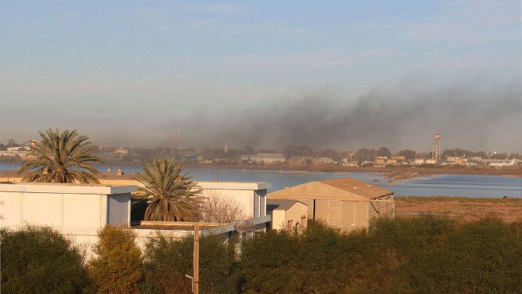 غارة جوية تستهدف المدرج الرئيسي لمطار معيتيقة قرب طرابلس