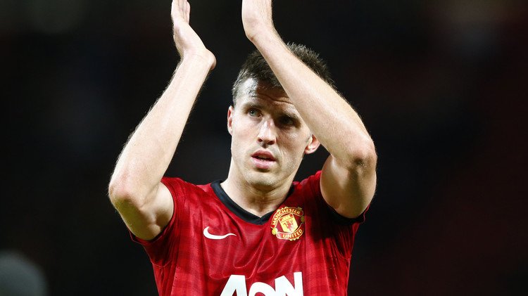 كاريك يمدد عقده مع الشياطين الحمر لعام واحد