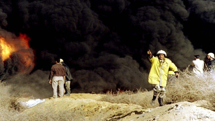  حريق هائل في منصة نفطية بخليج السويس