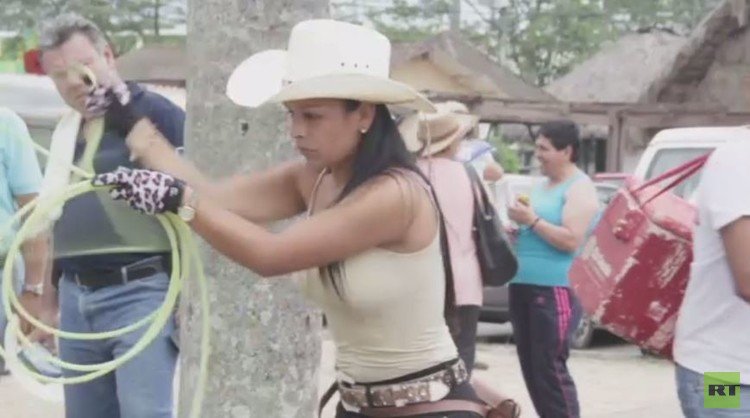 بالفيديو: بطولة رعاة البقر للإناث لعام 2015