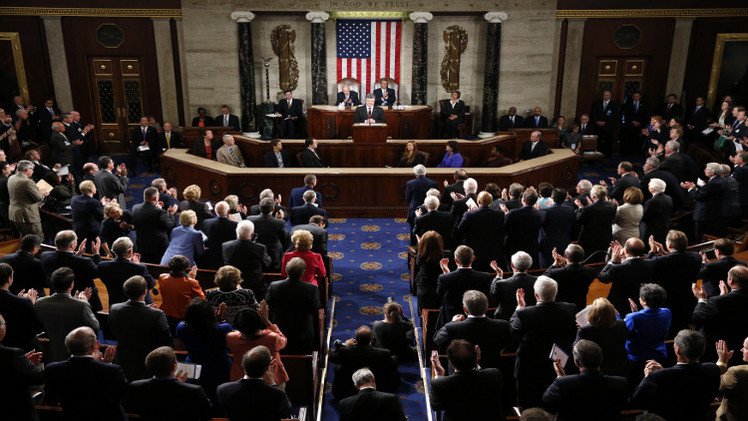 مجلس النواب الأمريكي يحث أوباما على إرسال أسلحة فتاكة إلى أوكرانيا