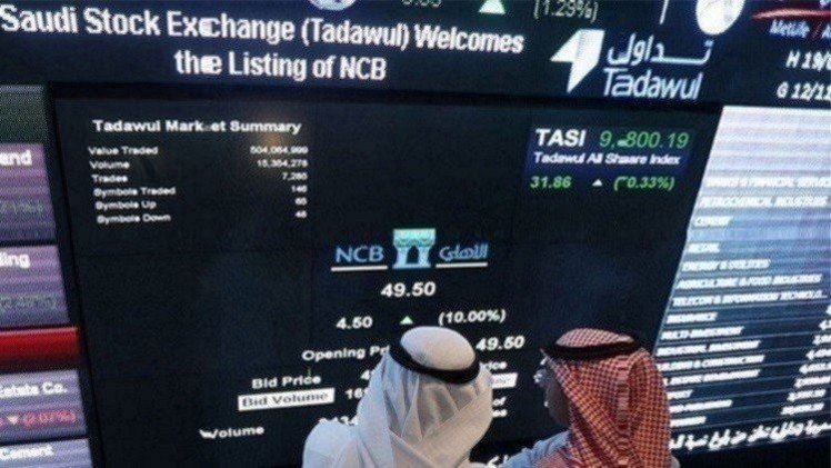 المؤشر السعودي يتراجع بعد هبوط أسعار النفط على عكس الأسواق الخليجية الأخرى 