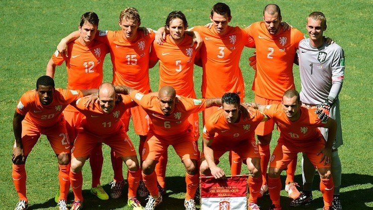 هولندا تصب جام غضبها على إسبانيا