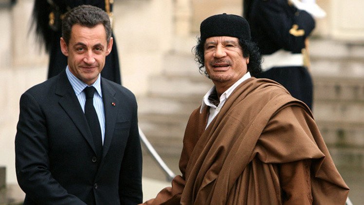 فرنسا.. توقيف وزير داخلية سابق في قضية تمويل القذافي لحملة ساركوزي الانتخابية