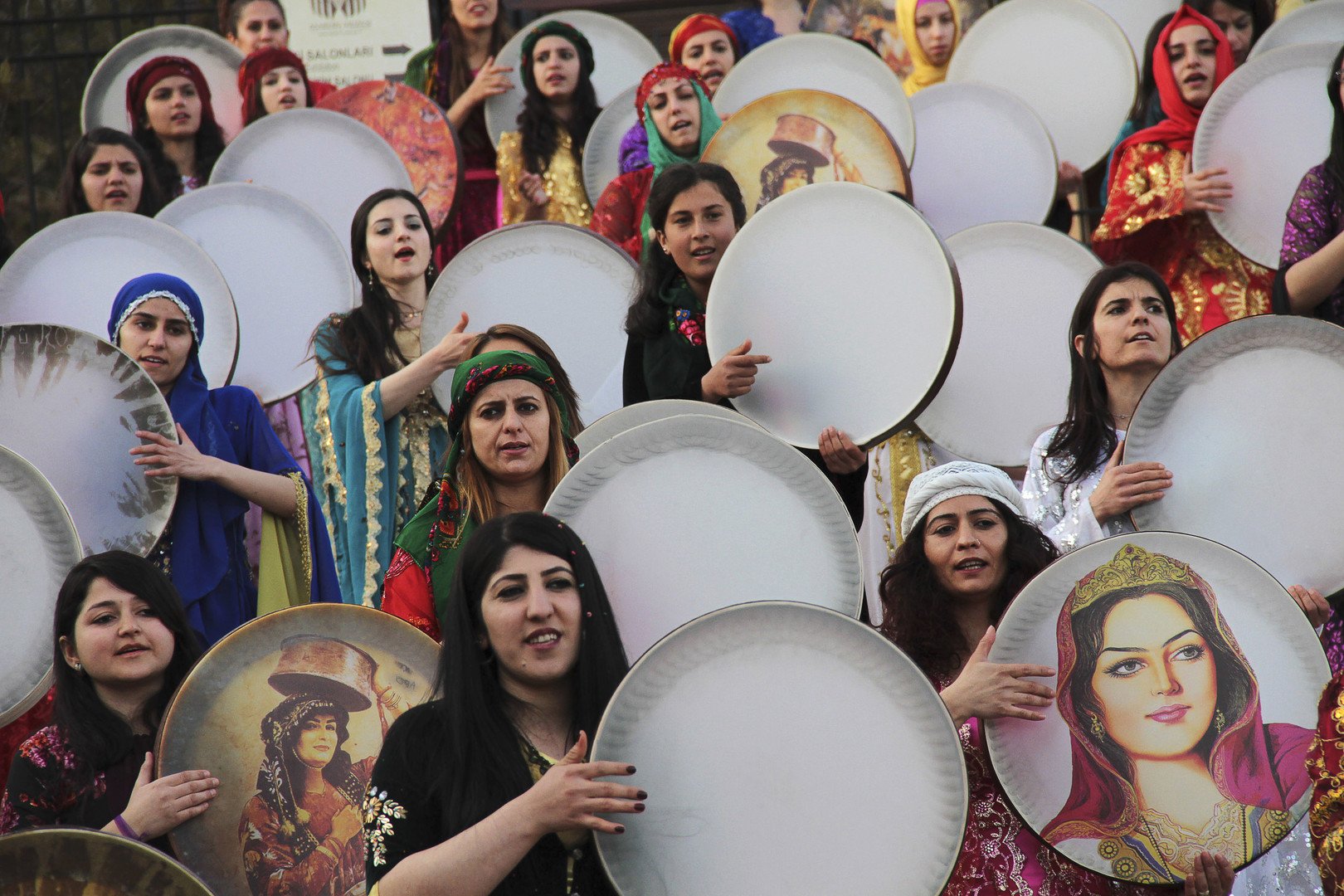 تركيا - نساء من أكراد تركيا يحتفلن بعيد المرأة