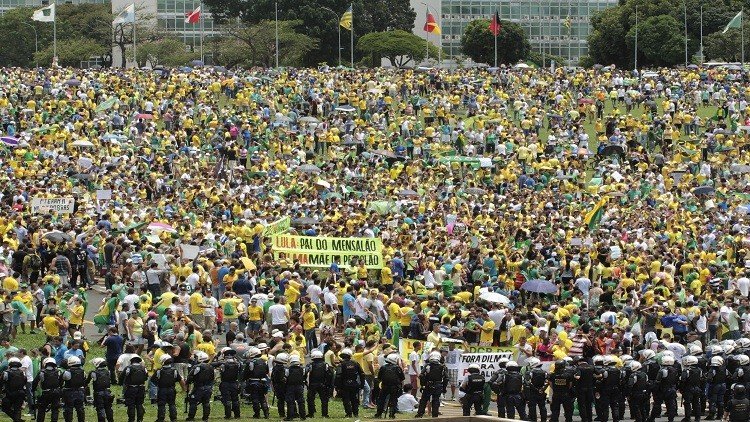 مظاهرات في البرازيل تطالب برحيل الرئيسة ديلما روسيف