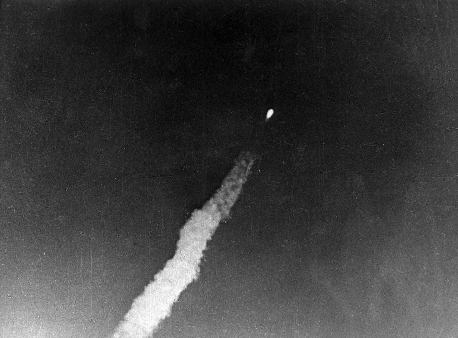 إطلاق صاروخ يحمل على متنه مركبة "فوسخود - 2" الفضائية