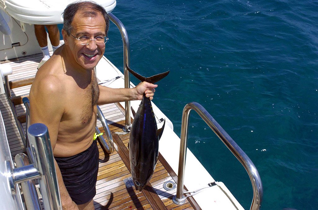 وزير الخارجية الروسي سيرغي لافروف في أثناء تمتعه بإجازته عام 2005