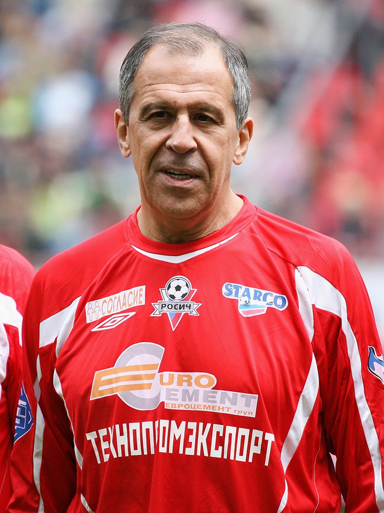  لافروف بعد مباراة لكرة القدم بين فريق الساسة والفنانين الروس ونجوم الموسيقى االإيطاليين عام 2008 