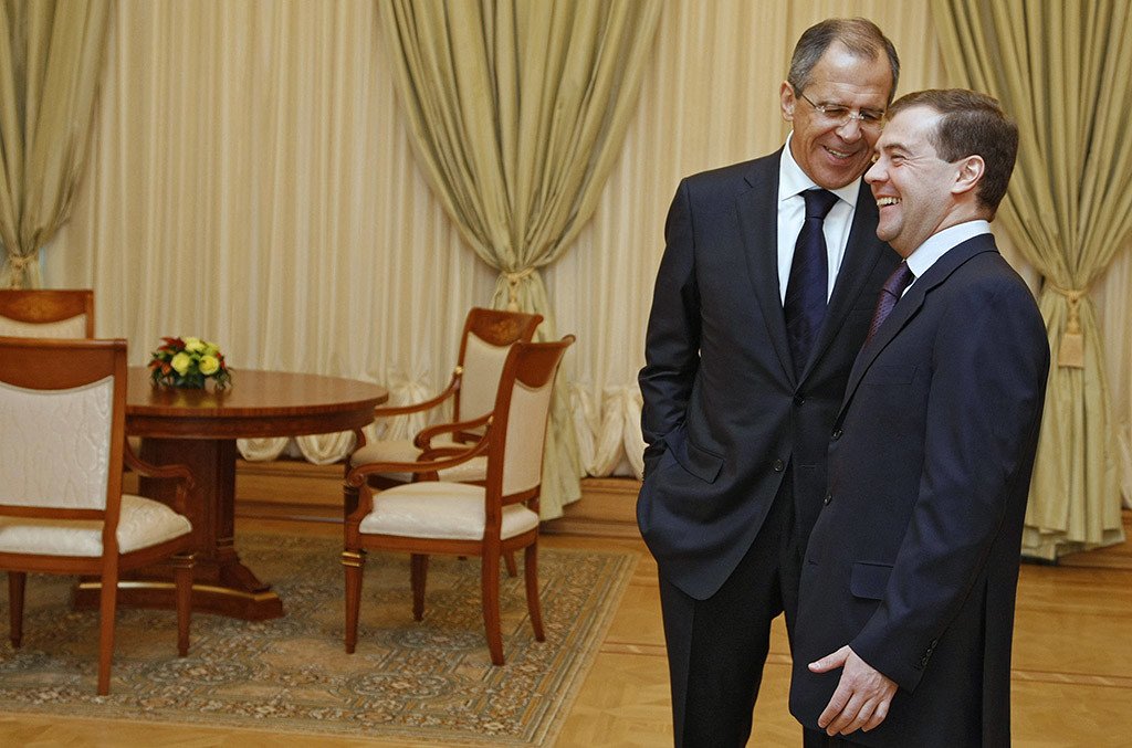 لافروف ومدفيديف قبل لقاء وزير الخارجية الكوبي فيليبي بيريس في الكرملين عام 2008