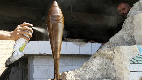مسلحو المعارضة في حلب يصنعون قذائف متفجرة