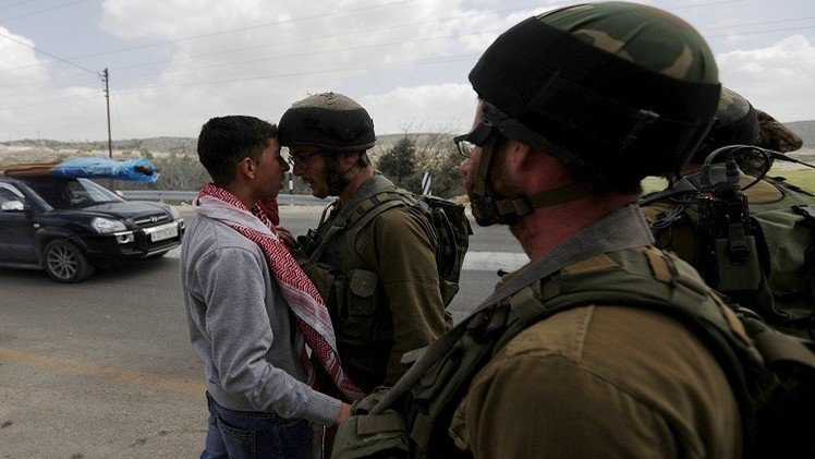 إصابة شاب واعتقالات في مواجهات مع الجيش الإسرائيلي بمخيم جنين