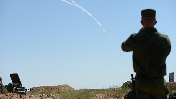 الجيش الروسي يطلق صواريخ إس-300 في نطاق تدريباته بسيبيريا 