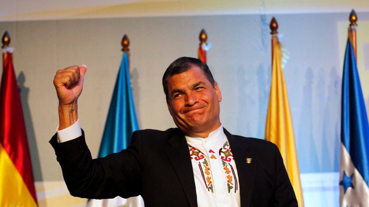 رئيس الإكوادور يعفو عن شرطي حاول اغتياله