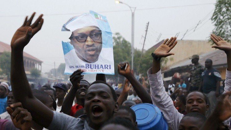 بخاري يفوز بالرئاسة في انتخابات نيجيريا وخصمه يقر بالهزيمة