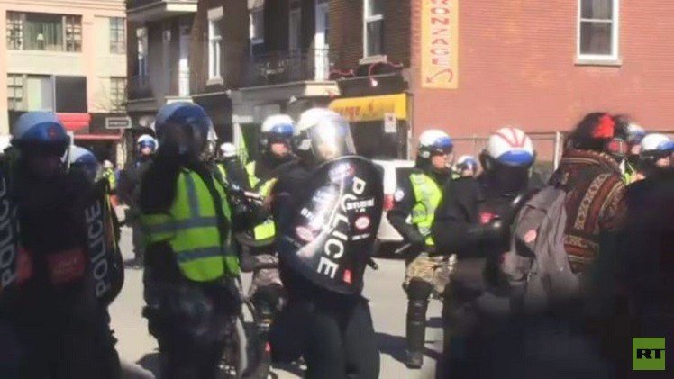 تفريق مظاهرة في مونتريال بقنابل الغاز (فيديو)