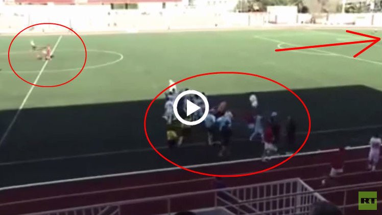 (فيديو) ... لاعبو جبل طارق يستغلون احتفال الخصم ويسجلون في المرمى الخالي 