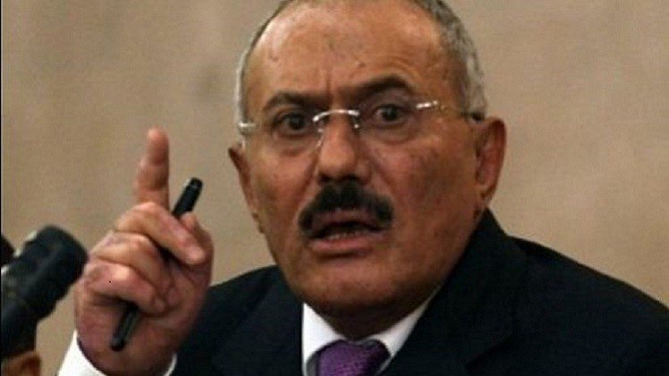 أحد مساعدي علي عبدالله صالح ينفي مغادرته اليمن