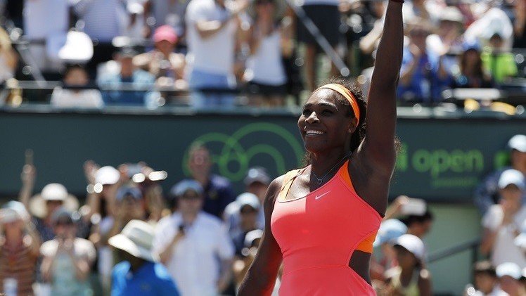 سيرينا تتوج ببطولة ميامي للتنس بفوز ساحق