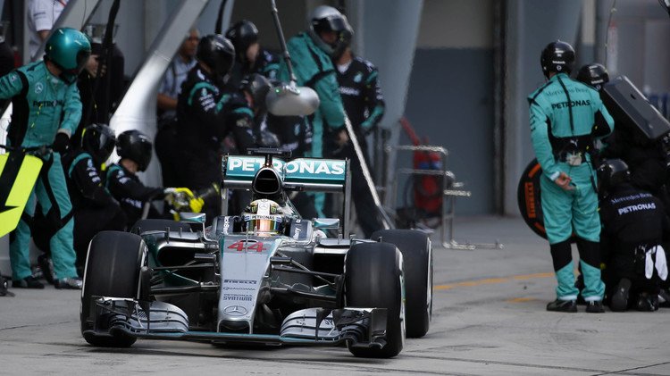 مرسيدس يسعى لتحسينات في الإطارات والانسيابية قبل جائزة الصين